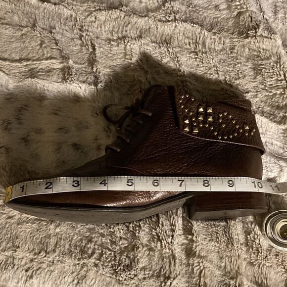 𝅺: : MIEZKO 90s Style Fold Over Ankle Boots with Gold Stud Detail : : - Picture 13 of 16